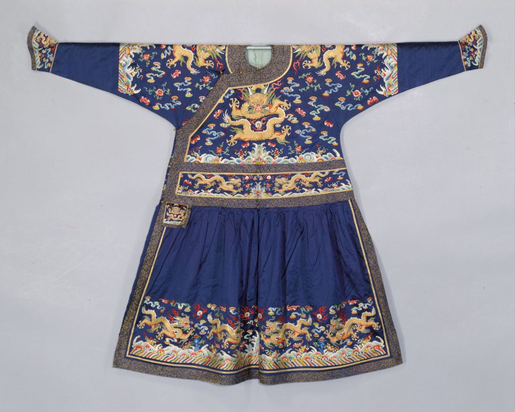 图片[1]-Stone Blue Satin Flat Gold Colorful Embroidery Gold Dragon Cladding Gown-China Archive